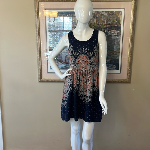 MEDALLION DRESS - Picture 2 of 4